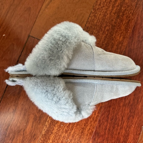UGG Slippers - Picture 2 of 4